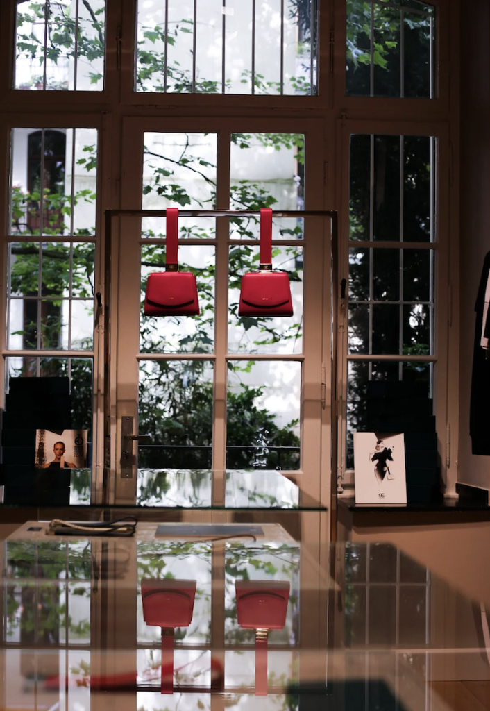 Luxury dinner Paris, Paris private event, luxury event Paris, opulent dinner Paris, Paris networking event, guests at Paris dinner, luxury guests Paris, networking Paris event, dinner table Paris, luxury dining setup, candlelight dinner Paris, opera performance Paris, live singer Paris, event by Vish Paris, luxury event visuals, Elephisse handbag, luxury bag Paris, designer handbag
